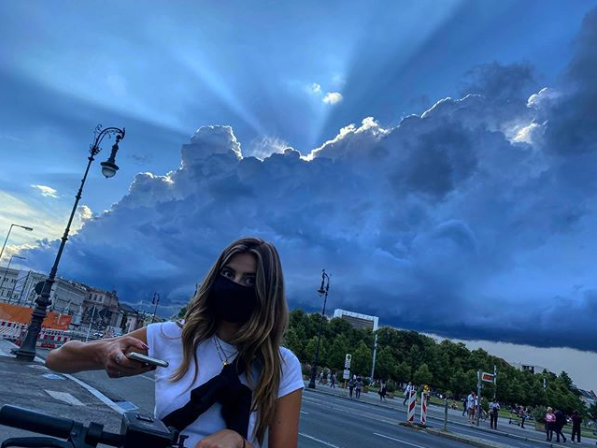 Tom Holland xác nhận bạn gái chính thức qua bài đăng trên Instagram Ảnh 4