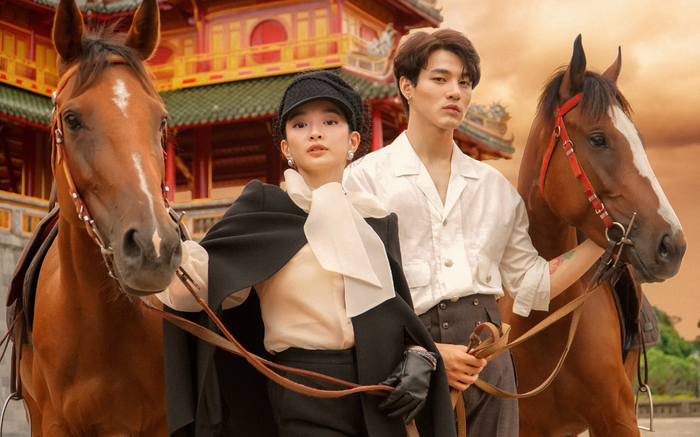 Kaity Nguyễn xác nhận tham gia vũ trụ 'Gái già lắm chiêu': Hóa quý cô sang chảnh cưỡi ngựa bên trai đẹp giữa cấm thành Huế Ảnh 2