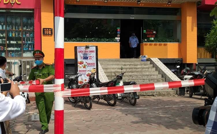 Phong toả một quán pizza khi xuất hiện một ca nghi nhiễm COVID-19 tại Hà Nội Ảnh 2