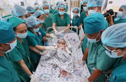 Tin vui: Hai bé Trúc Nhi - Diệu Nhi đã cai máy thở, sức khoẻ ổn định Ảnh 4