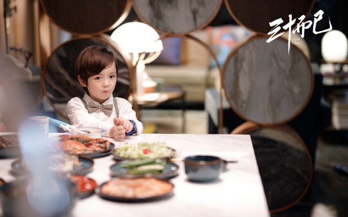 Cậu bé ấm áp 'Hứa Tử Ngôn' trông giống Lộc Hàm trong '30 chưa phải là hết' bất ngờ lên hot search Ảnh 2