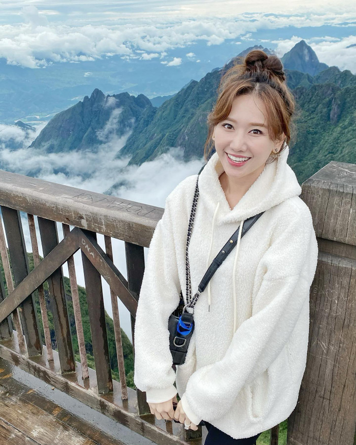 Nữ ca sĩ khiến người hâm mộ không khỏi thích thú khi cho biết thêm mỗi khi uống được 2 ly là nam MC lại bắt đầu hát hò