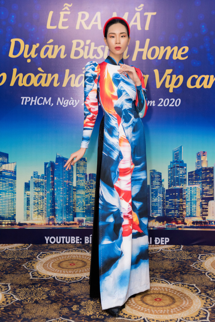 Nhiều người cho rằng mắt hai mí mới là chuẩn mực của cái đẹp, tuy nhiên đối với Đông Hạ, đôi mắt một mí lại là điểm mạnh của cô.