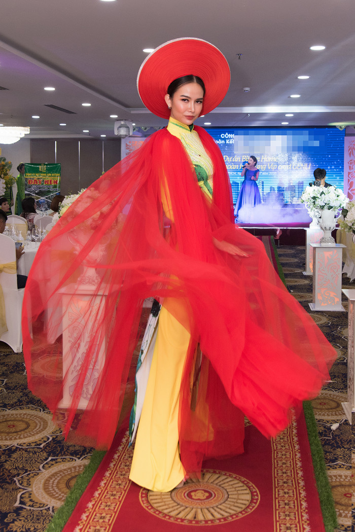 Giải Đồng siêu mẫu Việt Nam Đông Hạ uyển chuyển trong tà áo dài họa tiết đặc sắc Ảnh 17