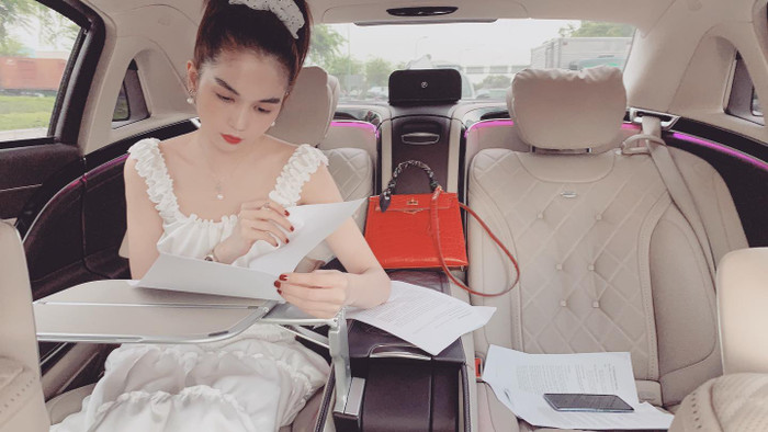 Ngọc Trinh tăng tốc, bứt phá: 'Vượt mặt' Chi Pu, chạm ngưỡng 4,8 triệu follow trên Instagram Ảnh 7