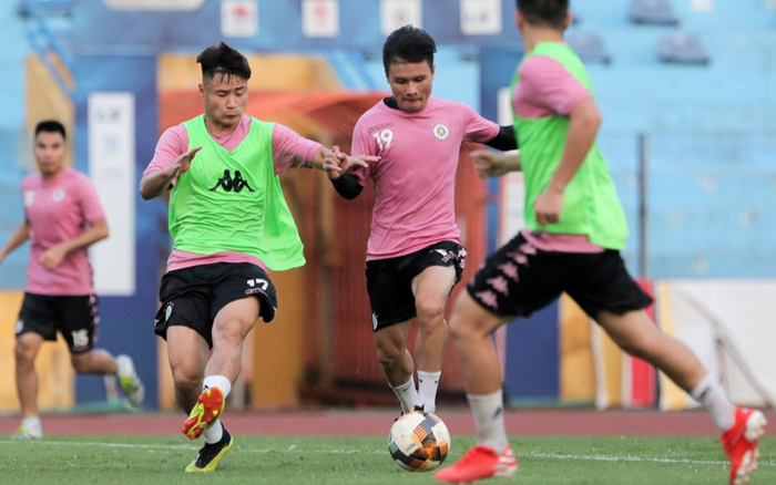 Hà Nội FC tập kín sau khi dịch Covid-19 tái bùng phát Ảnh 2