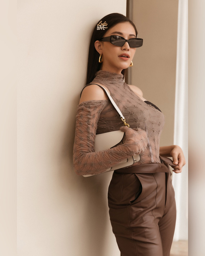 Diện sắc tím ánh kim, Hoàng Thùy thần thái ngút ngàn - pose dáng chuẩn Top Model Of The World Ảnh 9