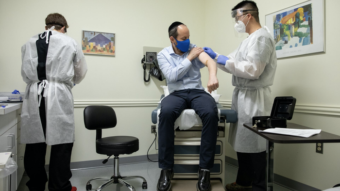 Vắc-xin ngừa COVID-19 do Moderna phối hợp cùng NIAID được thử nghiệm lâm sàng trên 30.000 tình nguyện viên là người trưởng thành không bị nhiễm virus Corona. (Ảnh: The Washington Post)