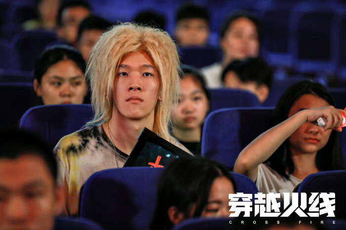 'Xuyên qua hỏa tuyến': Mộng tưởng hoang tàn của những tuổi trẻ bị cộp mác không có tương lai Ảnh 19