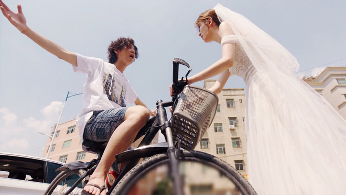 'Xuyên qua hỏa tuyến': Mộng tưởng hoang tàn của những tuổi trẻ bị cộp mác không có tương lai Ảnh 9