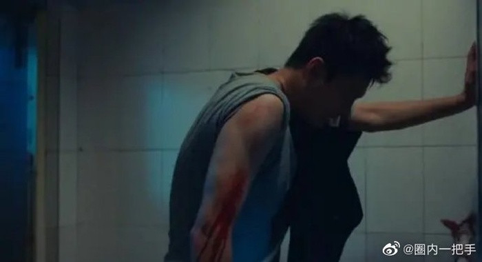 'Xuyên qua hỏa tuyến': Mộng tưởng hoang tàn của những tuổi trẻ bị cộp mác không có tương lai Ảnh 18