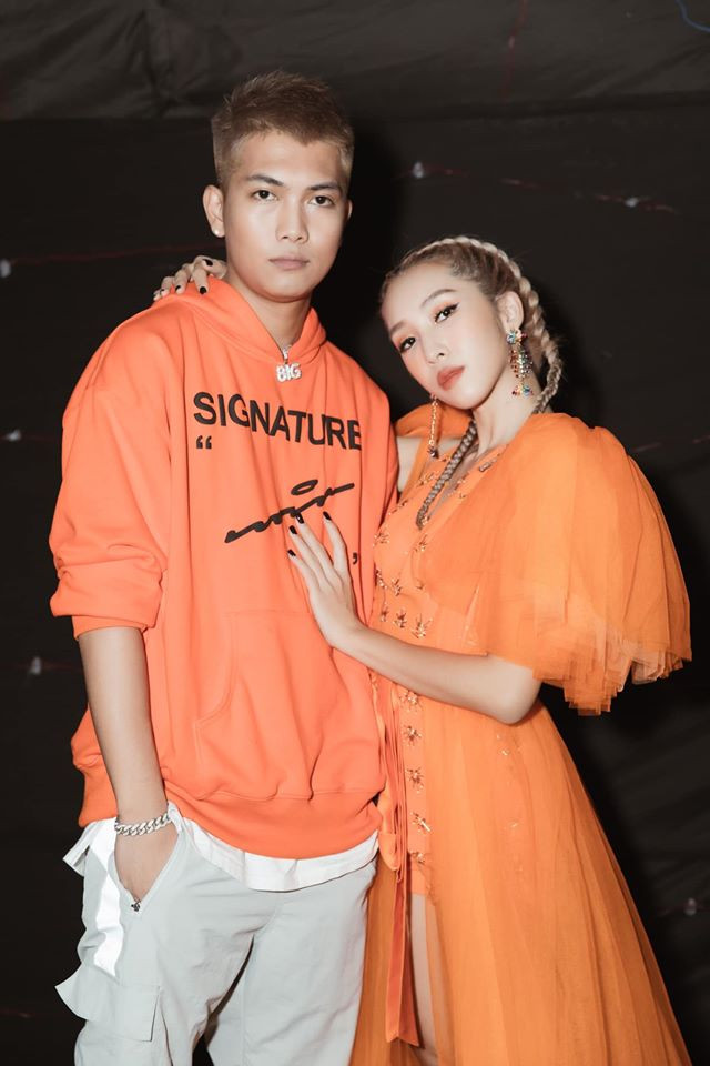 Chỉ cần có sự tương đồng về màu sắc, cả hai đã xuất hiện rất đẹp cùng nhau. 