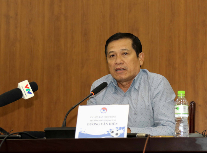 Ông Dương Văn Hiền chịu nhiều chỉ trích bởi sai lầm của giới trọng tài thời gian qua.