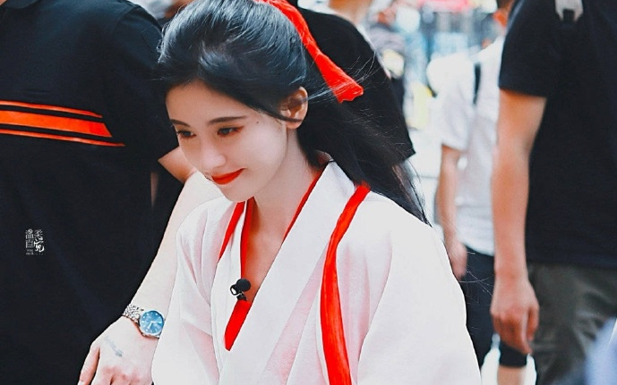 Cúc Tịnh Y xinh đẹp nhưng thiếu khí chất khi cosplay Tử Hà Tiên Tử so với bản gốc của Chu Ân Ảnh 2