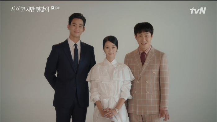 Moon Gang Tae (Kim Soo Hyun) cũng gieo hạnh phúc cho Moon Young về một gia đình