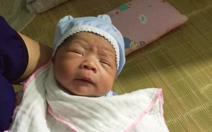 Bé trai sơ sinh bị mẹ bỏ rơi ở cổng chùa kèm lá thư 'do con tin yêu nhầm người, quên đi để xây dựng hạnh phúc mới' Ảnh 2