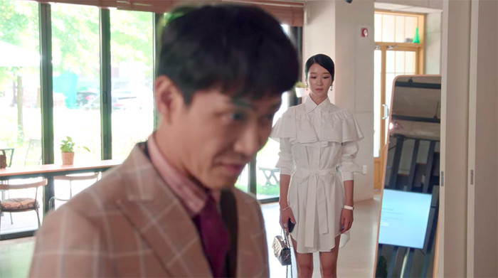 Bộ cánh của cô nhanh chóng rơi vào tầm ngắm của các tín đồ thời trang 