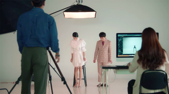 'Điên nữ' Seo Ye Ji gây bão mạng xã hội Hàn với phục sức hơn 2 tỷ đồng Ảnh 8