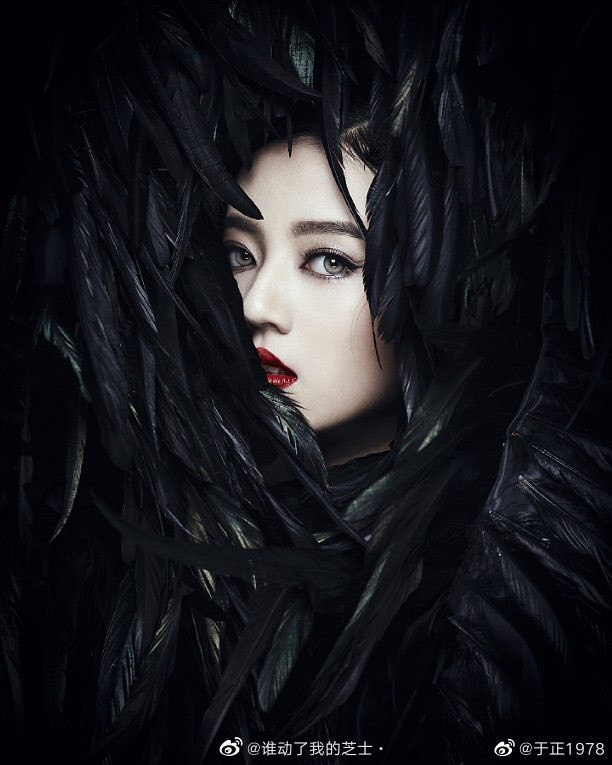 Vu Chính tố poster kỷ niệm 7 năm của TFBoys là hàng đạo nhái, ăn cắp ý tưởng Ảnh 6