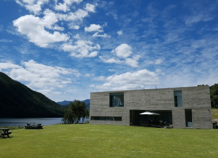 Chiêm ngưỡng cảnh quan nên thơ tại địa điểm quay chương trình thực tế In The SOOP của BTS Ảnh 11