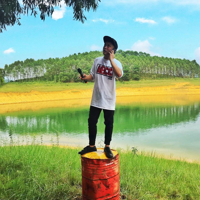 Rapper Lil Shady 'chơi màu' với loạt trang phục bắt mắt gây ấn tượng với khán giả Ảnh 11