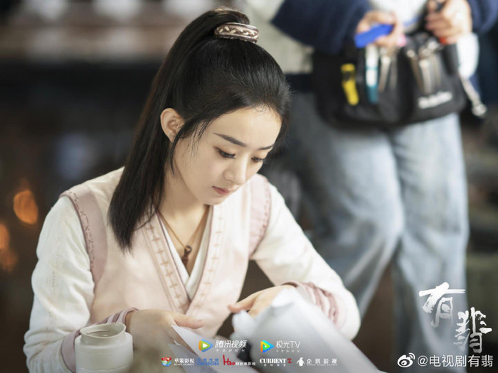 Tạo hình trong 'Trường ca hành' của Địch Lệ Nhiệt Ba 'đụng hàng' với Dương Mịch, Triệu Lệ Dĩnh Ảnh 19