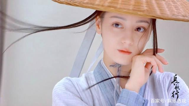 Tạo hình trong 'Trường ca hành' của Địch Lệ Nhiệt Ba 'đụng hàng' với Dương Mịch, Triệu Lệ Dĩnh Ảnh 8