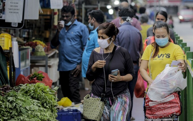 Cãi nhau, người đàn ông tháo khẩu trang ho vào mặt nhân viên đo nhiệt độ Ảnh 2