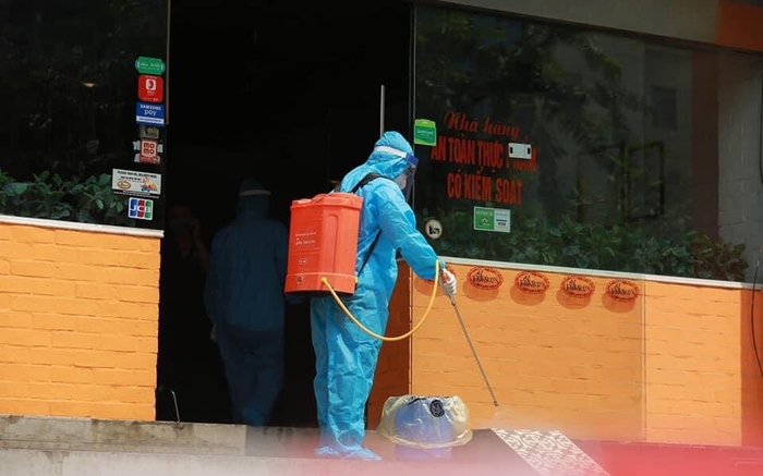 4 người hút chung điếu cày với nhân viên tiệm bánh pizza tại Hà Nội nhiễm COVID-19 âm tính lần 1 với virus SARS-CoV-2 Ảnh 2