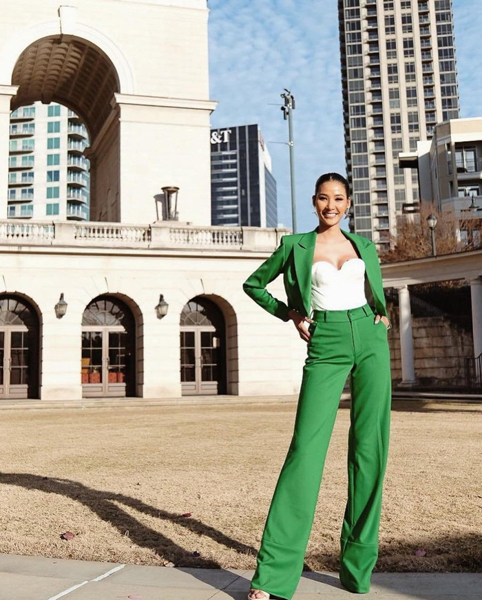 Nghiện màu chóe, Hoàng Thuỳ đi đến đâu là 'chặt đẹp' cả thiên hạ đến đó Ảnh 8