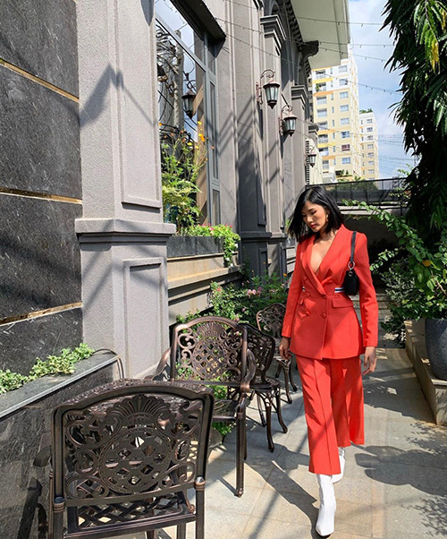 Nghiện màu chóe, Hoàng Thuỳ đi đến đâu là 'chặt đẹp' cả thiên hạ đến đó Ảnh 14