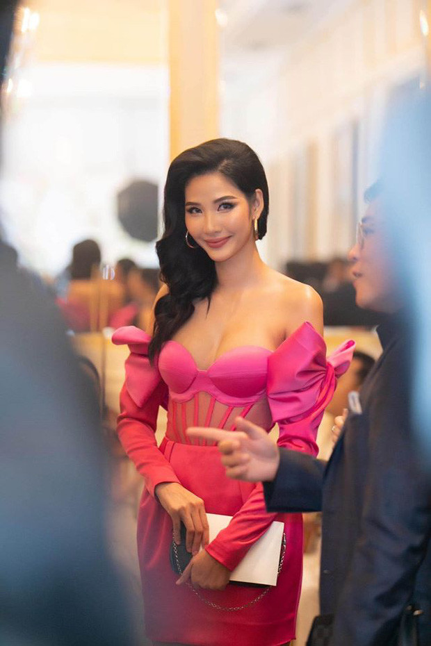 Nghiện màu chóe, Hoàng Thuỳ đi đến đâu là 'chặt đẹp' cả thiên hạ đến đó Ảnh 17