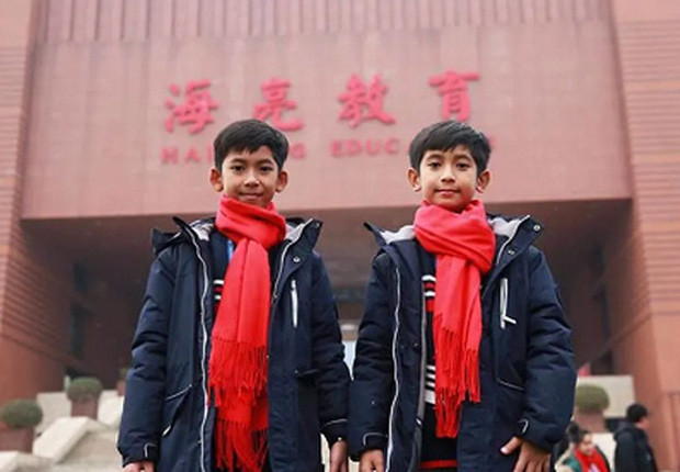 Cuộc sống của cậu bé bán hàng rong biết nói 16 thứ tiếng từng gây 'bão' mạng xã hội sau 2 năm giờ ra sao? Ảnh 8