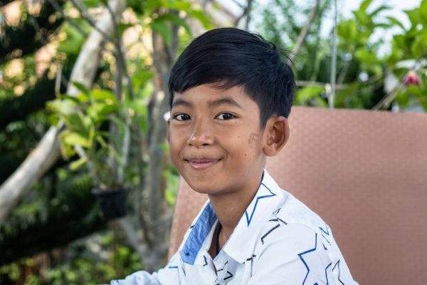 Cuộc sống của cậu bé bán hàng rong biết nói 16 thứ tiếng từng gây 'bão' mạng xã hội sau 2 năm giờ ra sao? Ảnh 6