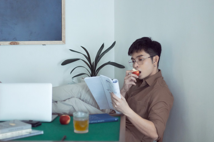 Jun Phạm chia sẻ bí quyết sống vui - khỏe- đẹp dù 'nhà có một người' khi dịch COVID - 19 trở lại Ảnh 8