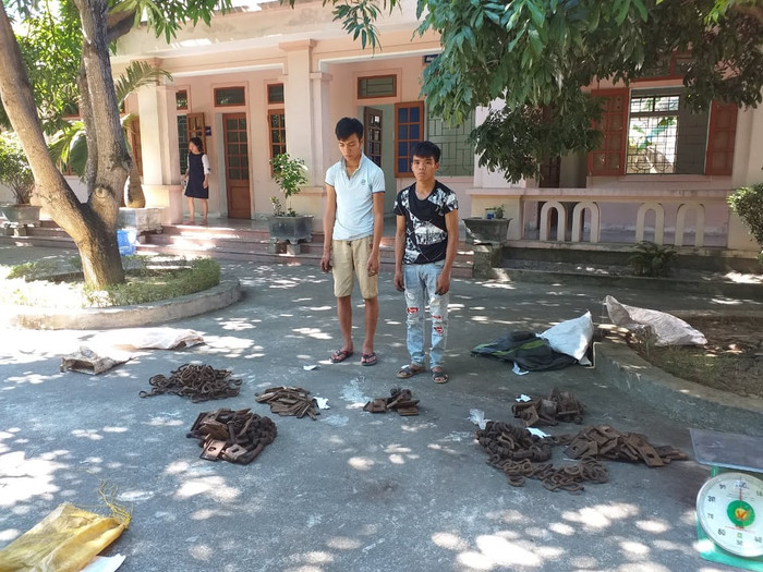 2 đối tượng tại cơ quan công an &nbsp; &nbsp; &nbsp; &nbsp; &nbsp;