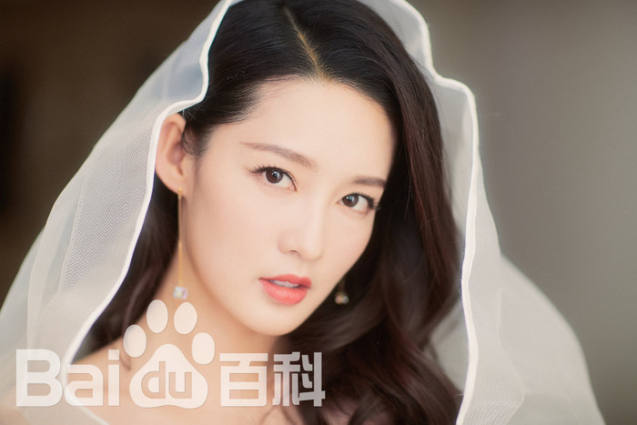 Triệu Lệ Dĩnh từng 'làm nền' cho Lý Thấm nhưng 7 năm sau tình thế lại đảo ngược hoàn toàn Ảnh 3