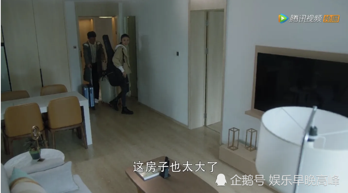 Phòng này cũng quá lớn rồi