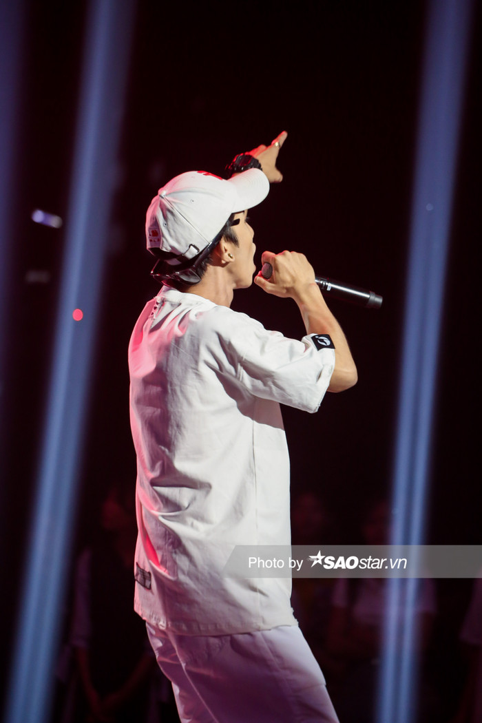 Đi flow 'quá chuẩn', ScripB chinh phục hoàn toàn dàn giám khảo King Of Rap, LK hết lời khen ngợi Ảnh 4