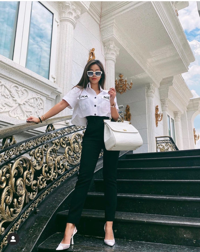 Rich kid Tiên Nguyễn lặng thầm làm từ thiện, chung tay gánh vác công việc của gia đình Ảnh 4