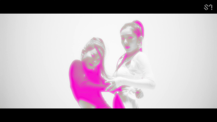 SM 'chơi lớn' đầu tư cho nhóm nhỏ Red Velvet Seulgi & Irene, ra mắt phiên bản Naughty (Demicat remix) Ảnh 7