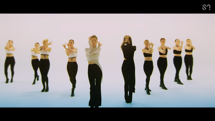 SM 'chơi lớn' đầu tư cho nhóm nhỏ Red Velvet Seulgi & Irene, ra mắt phiên bản Naughty (Demicat remix) Ảnh 3