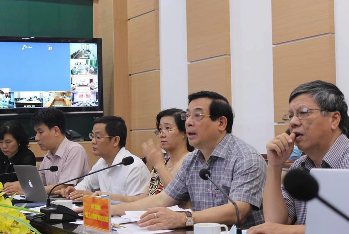 Các thành viên Tiểu ban điều trị trong phiên kiểm thảo tử vong ca 428 ngày 31/7.