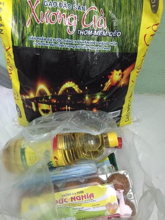 Và đây là những vật phẩm thiết yếu mà cô chủ trọ dành tới các bạn sinh viên và người thuê trọ trong mùa dịch lần này. 