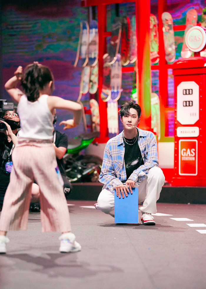 Youku khiếu nại video tập hợp những bước nhảy của Vương Nhất Bác do fan dựng? Ảnh 4