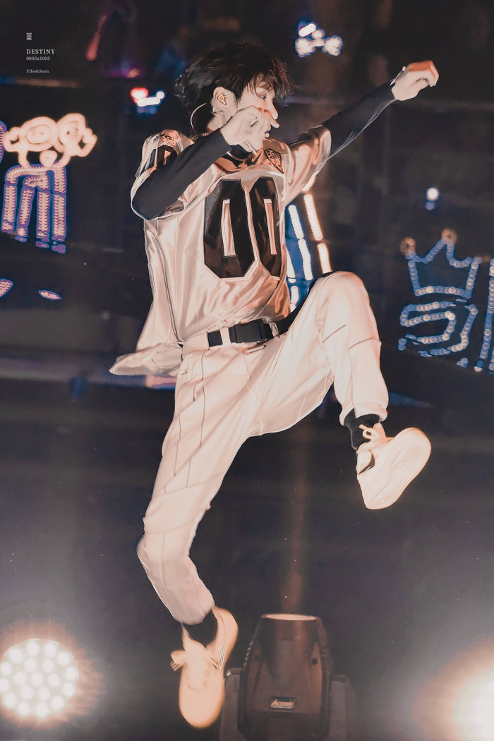 Youku khiếu nại video tập hợp những bước nhảy của Vương Nhất Bác do fan dựng? Ảnh 19