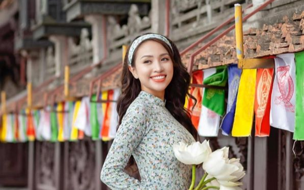 Vân Hugo 'khóc như mưa' khi cùng con trai và chồng sắp cưới Nam tiến Ảnh 2