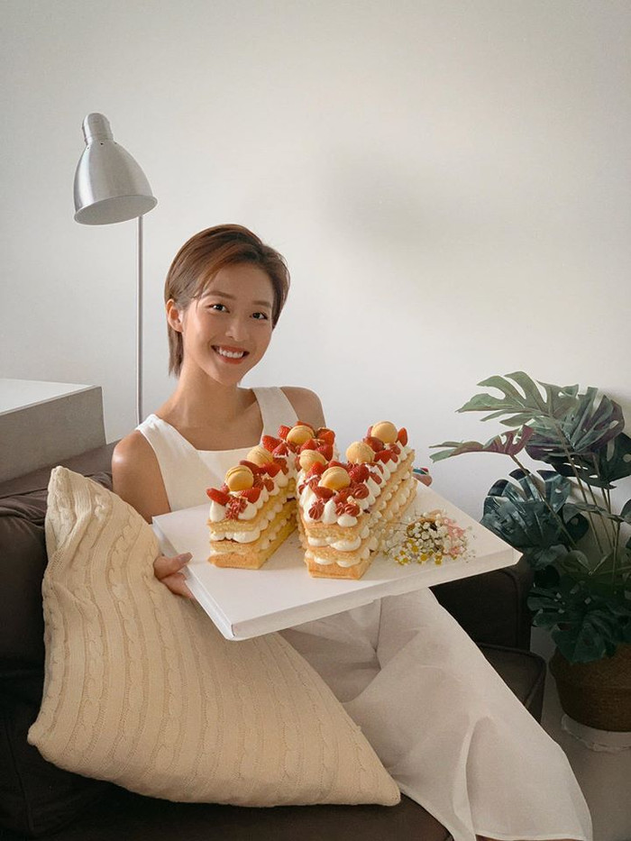 Khả Ngân đón tuổi mới một mình, giao lưu online cùng bạn bè và người hâm mộ khi COVID - 19 'manh nha' trở lại Ảnh 3