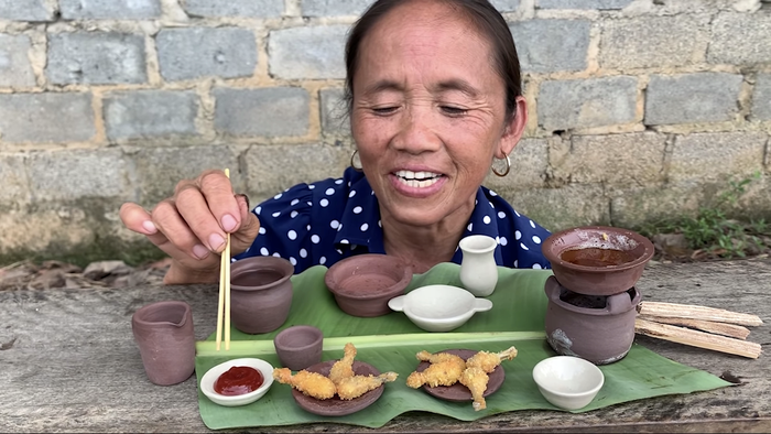 Concept nấu món 'siêu nhỏ' mới của Bà Tân Vlog nhận được phản hồi tích cực của cộng đồng mạng. Đa phần đều cho biết không uổng công chờ đợi vlog mới của bà Tân.