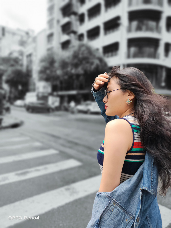 Những hình ảnh chủ thể màu sắc và hậu cảnh trắng đen làm nổi bật chủ thể trong tấm hình.